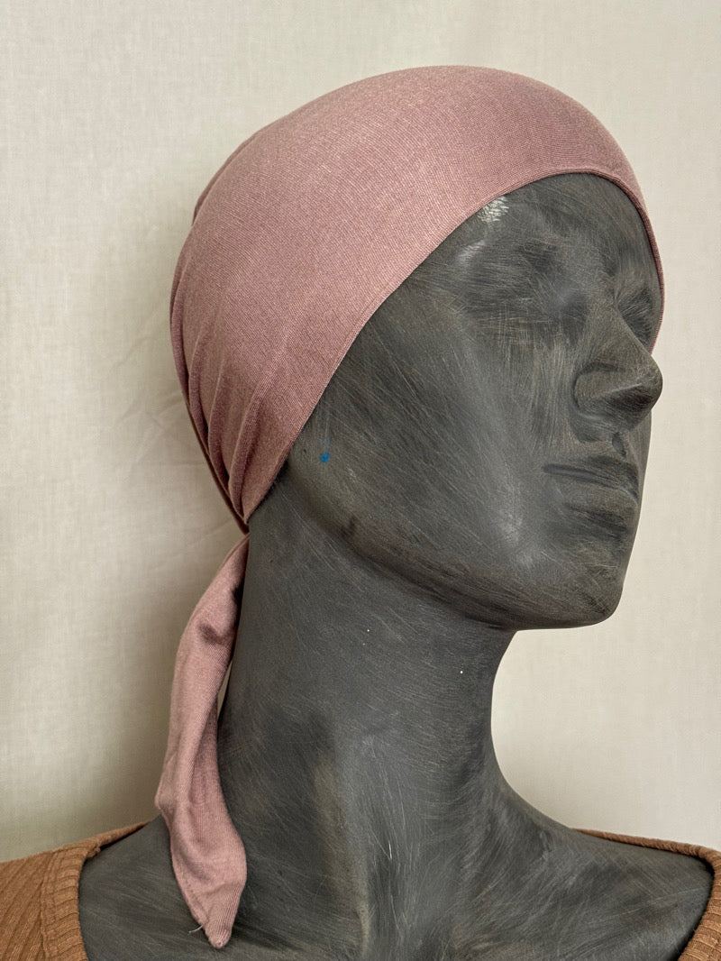 Taupe sidottava alushuivi – hijab musliminaisille, pysyy hyvin paikoillaan takaa sidottuna