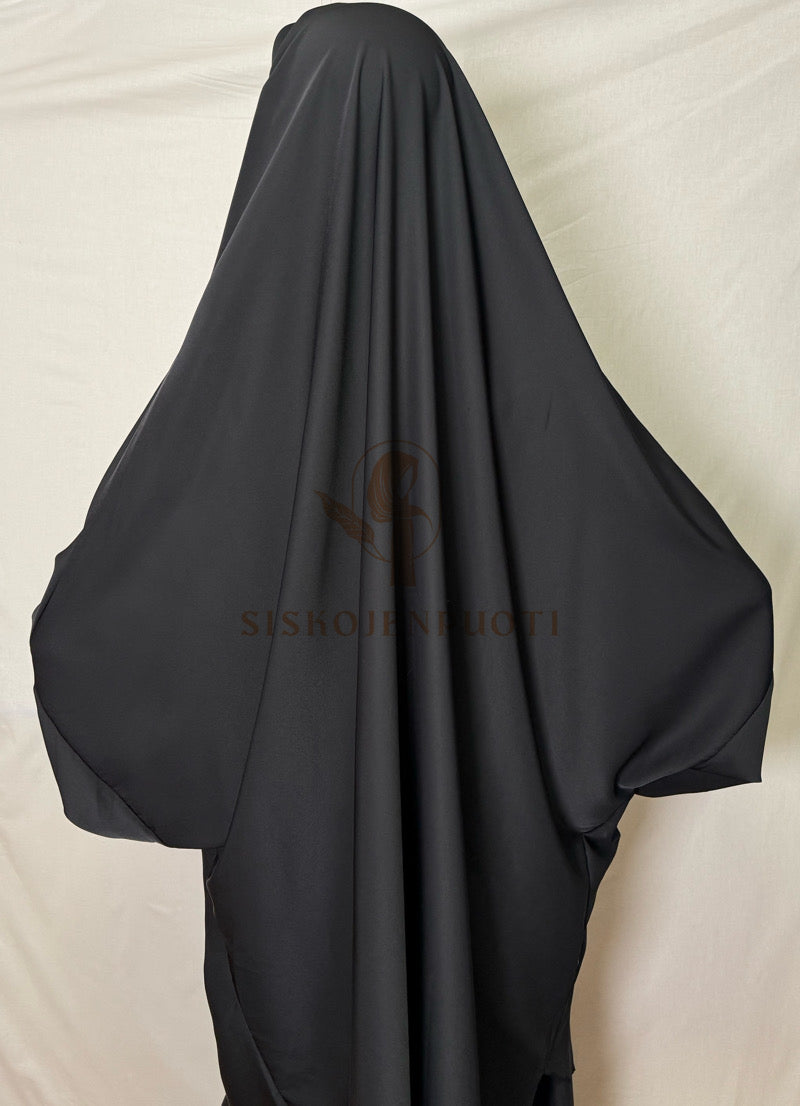 Musta 2-osainen jilbab medinasilkistä – peittävä ja mukava hijab musliminaisille, kevyt ja helposti puettava

