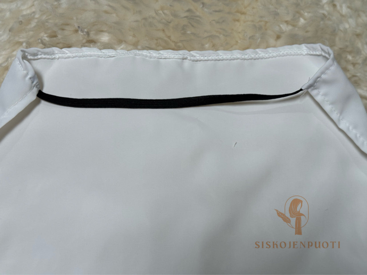 Puoli niqab medina silk -kankaasta, kevyt ja hengittävä, kuminauhakiinnitys, musliminaisille, suomalainen verkkokauppa. kuva kuminauha kiinnityksestä