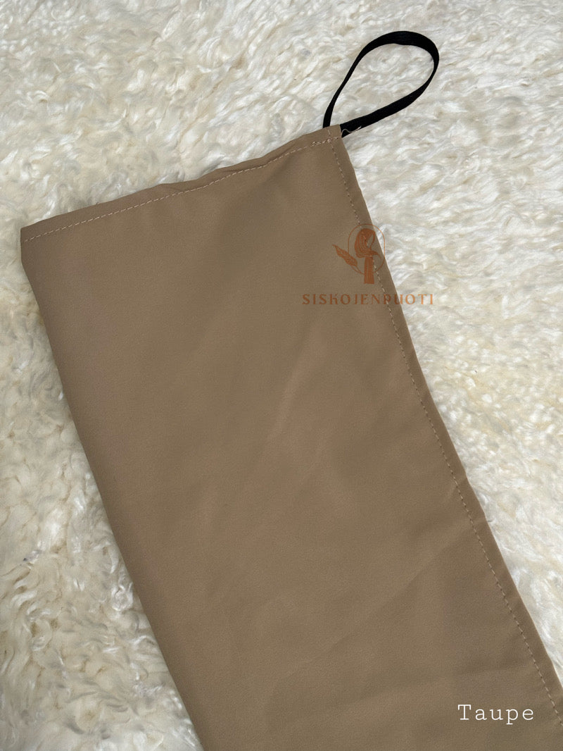 Puoli niqab taupe medina silk -kankaasta, kevyt ja hengittävä, kuminauhakiinnitys, musliminaisille, suomalainen verkkokauppa