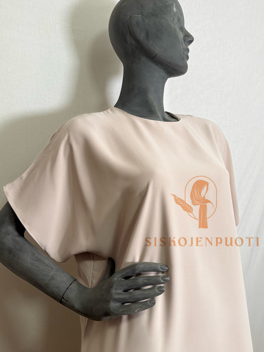 SOFIA alusmekko musliminaisille beige läheltä edestä – pehmeä Medina-silkki, täydellinen pohja abayan tai jilbabin alle, suomalainen verkkokauppa