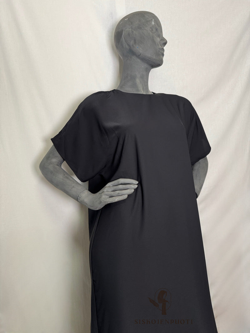 SOFIA alusmekko musliminaisille beige edestä – pehmeä Medina-silkki, täydellinen pohja abayan tai jilbabin alle, suomalainen verkkokauppa