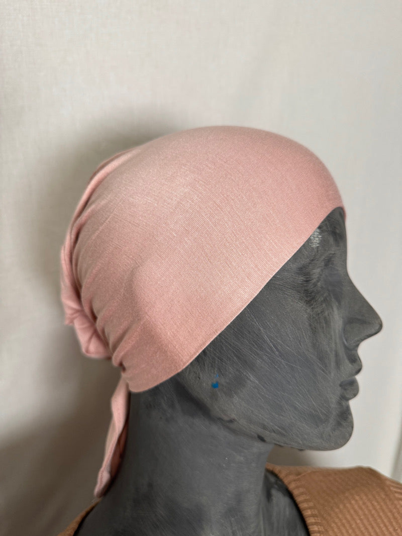 Taupe sidottava alushuivi sivusta – hijab musliminaisille, pysyy hyvin paikoillaan takaa sidottuna
