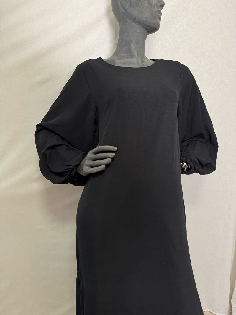 YUSRA abaya mekko musliminaisille – musta väri, pitkä ja elegantti hijab-asu, suomalainen verkkokauppa