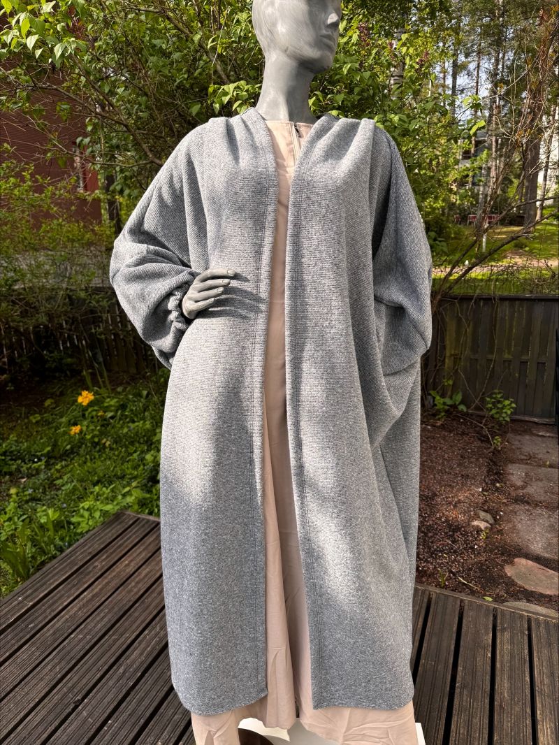 Harmaa avoin abaya musliminaisille edestä – lämmin villamainen takki abayan päälle syksyyn ja talveen, suomalainen verkkokauppa
