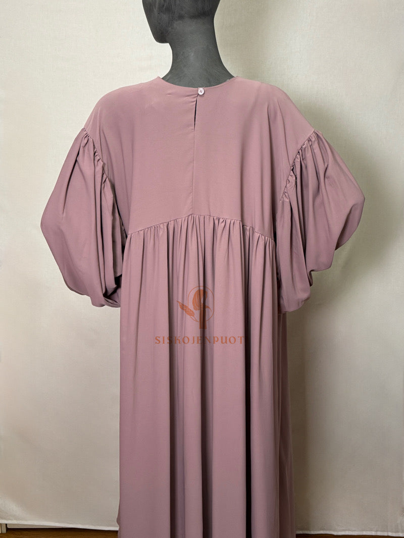 LAYLA Abaya mauve musliminaisille, takaa kuvattu, Medina-silkkiä, leveä leikkaus, mukava ja peittävä, hijab-yhteensopiva