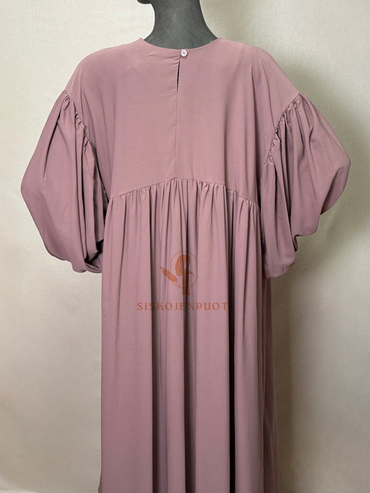 LAYLA Abaya mauve musliminaisille, takaa kuvattu, Medina-silkkiä, leveä leikkaus, mukava ja peittävä, hijab-yhteensopiva